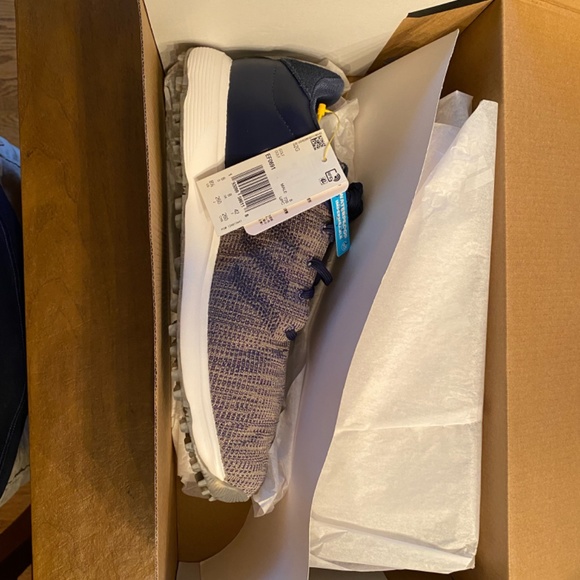 BRAND NEW - NEVER WORN! Adidas S2G Spikeless Golf Shoes - Men (Size 8.5M) main image 3